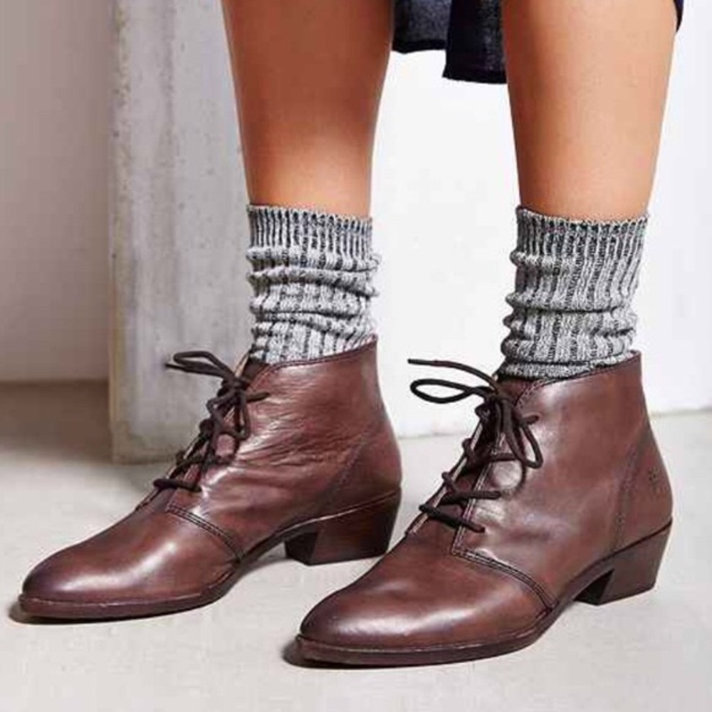 ISO Frye Ruby Chukka in Black - 7.5 or 8